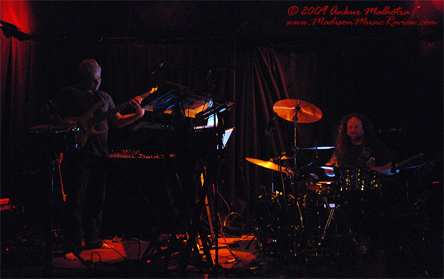 EOTO, High Noon Saloon, April 15, 2009 - photo by Ankur Malhotra